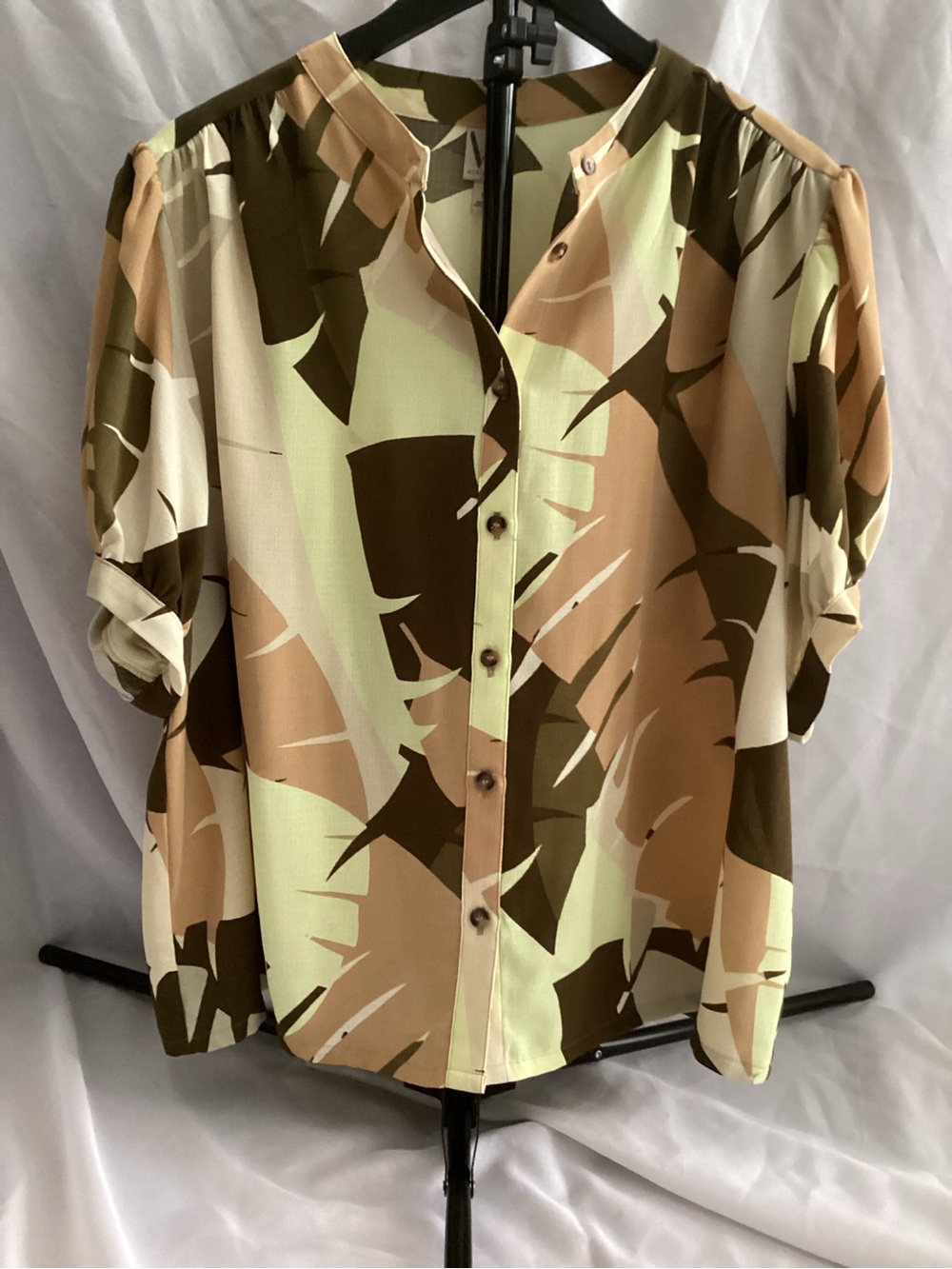 Worthington Short-Sleeve Button-Down Shirt in Olive, Beige & Cream